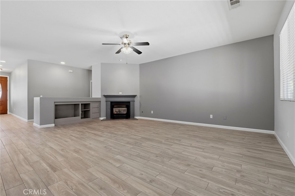 2429 N Oak Grove Ct, Visalia, CA 93291