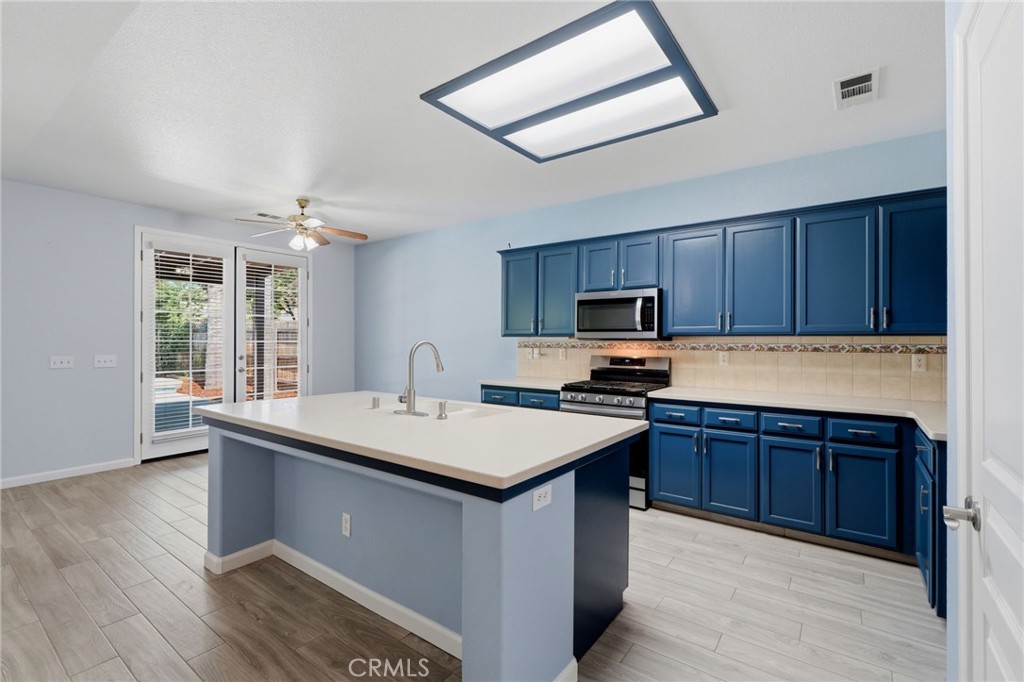 2429 N Oak Grove Ct, Visalia, CA 93291