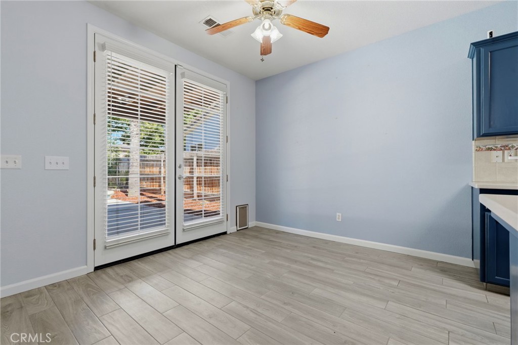 2429 N Oak Grove Ct, Visalia, CA 93291