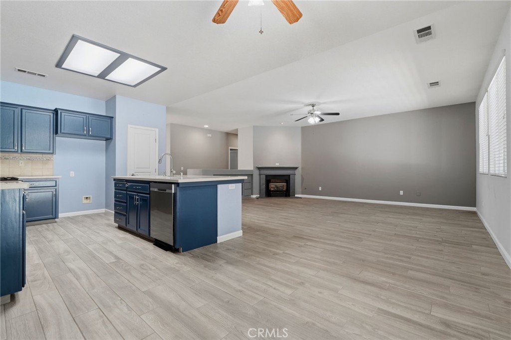 2429 N Oak Grove Ct, Visalia, CA 93291