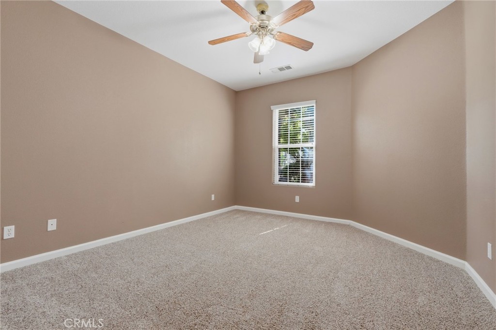 2429 N Oak Grove Ct, Visalia, CA 93291