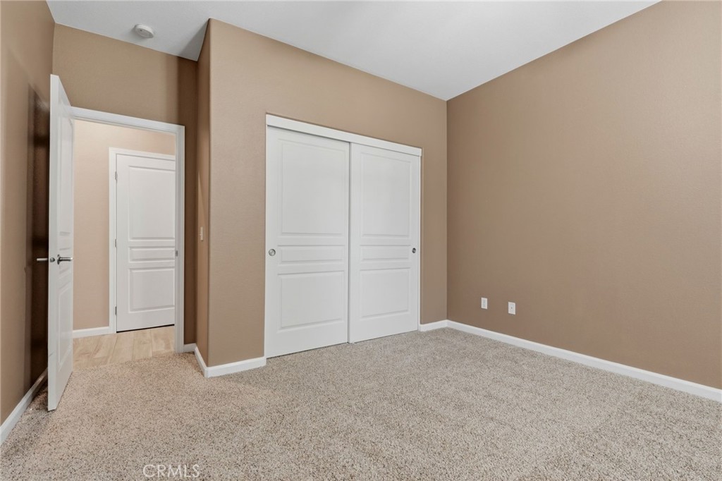 2429 N Oak Grove Ct, Visalia, CA 93291