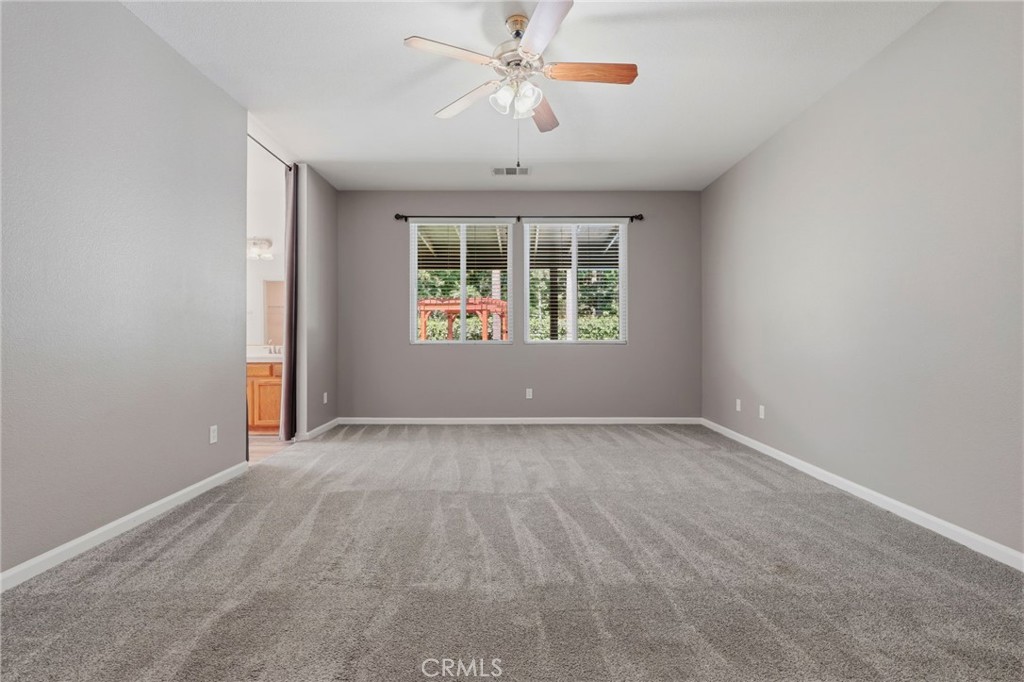 2429 N Oak Grove Ct, Visalia, CA 93291