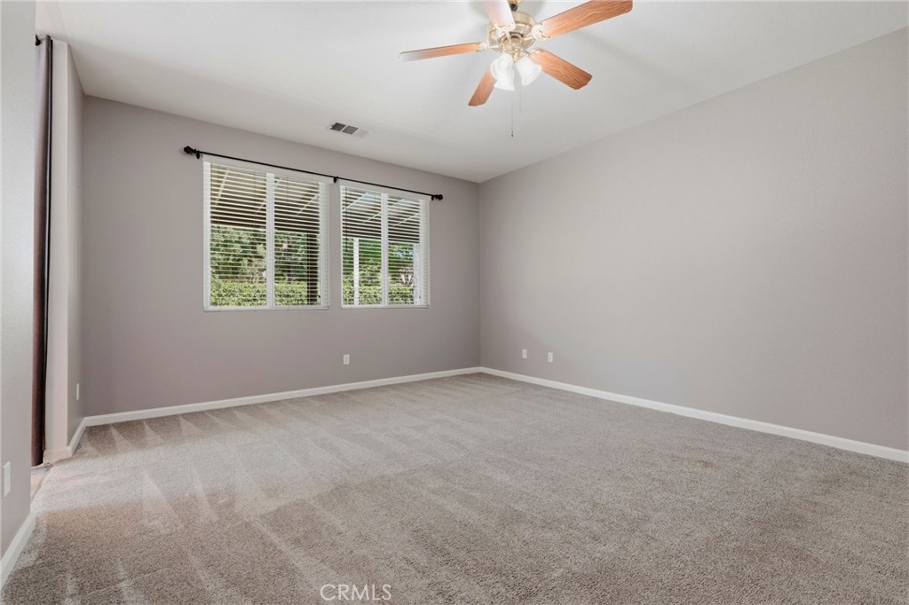 2429 N Oak Grove Ct, Visalia, CA 93291