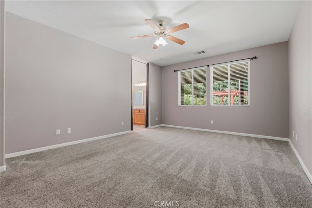 2429 N Oak Grove Ct, Visalia, CA 93291