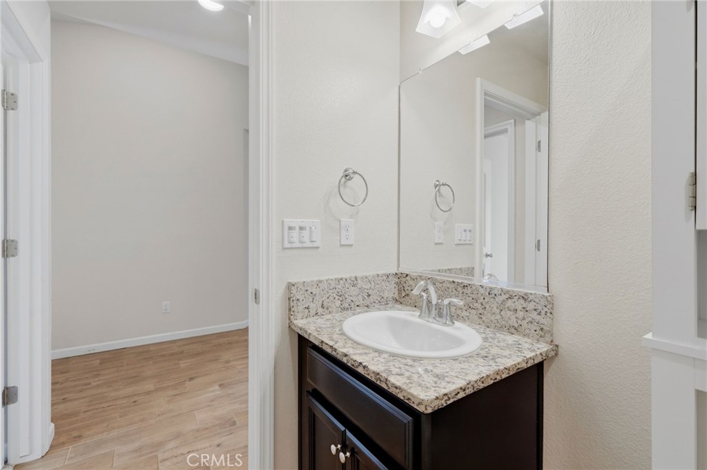 2081 Madeline Dr, Hanford, CA 93230