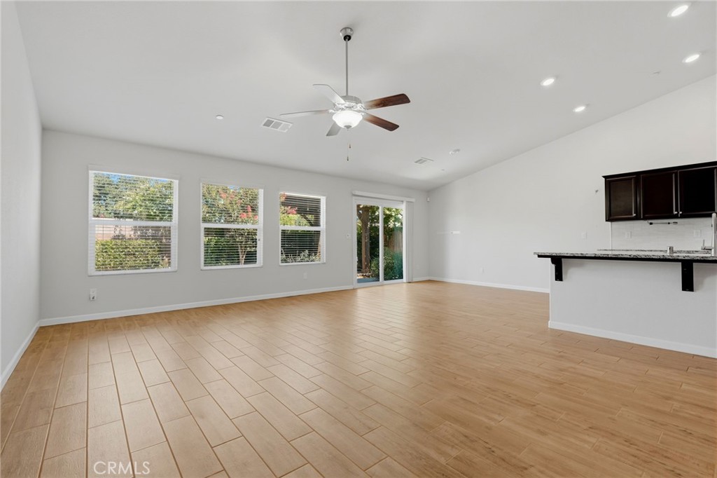 2081 Madeline Dr, Hanford, CA 93230