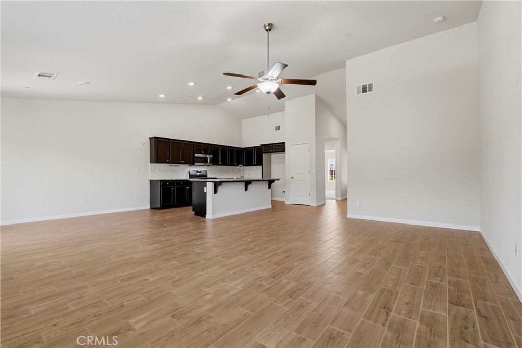 2081 Madeline Dr, Hanford, CA 93230