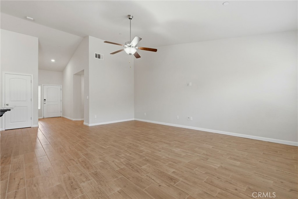 2081 Madeline Dr, Hanford, CA 93230