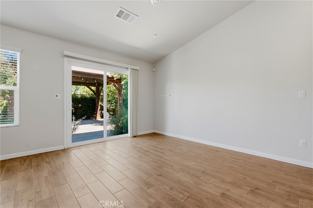 2081 Madeline Dr, Hanford, CA 93230