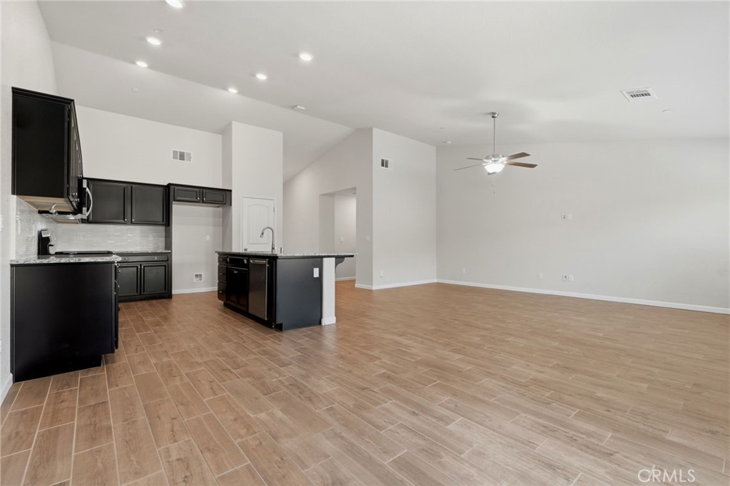 2081 Madeline Dr, Hanford, CA 93230