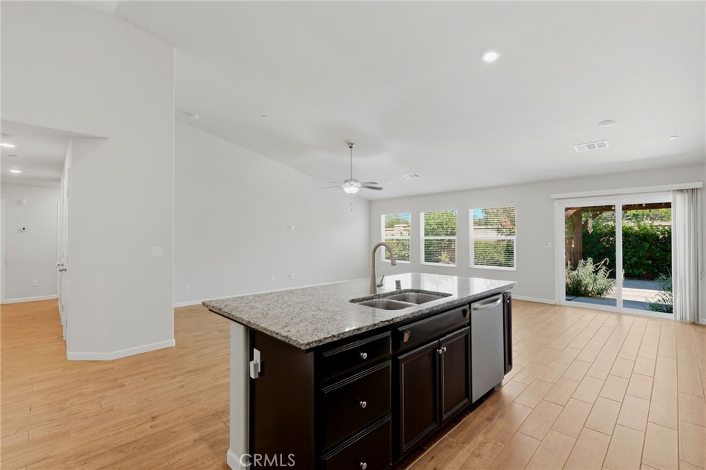 2081 Madeline Dr, Hanford, CA 93230
