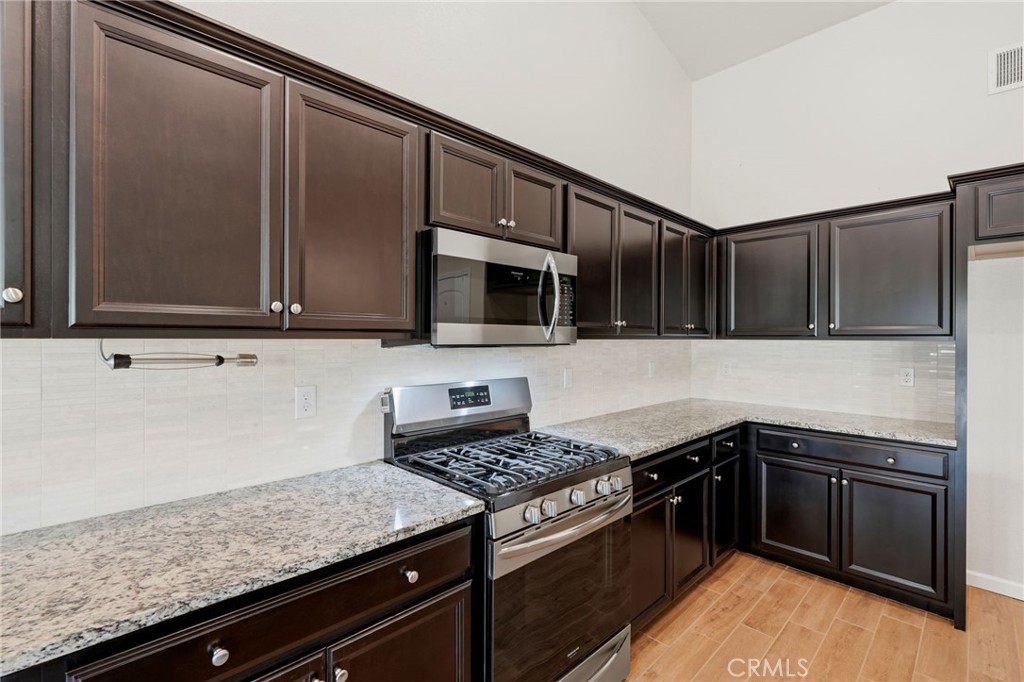 2081 Madeline Dr, Hanford, CA 93230