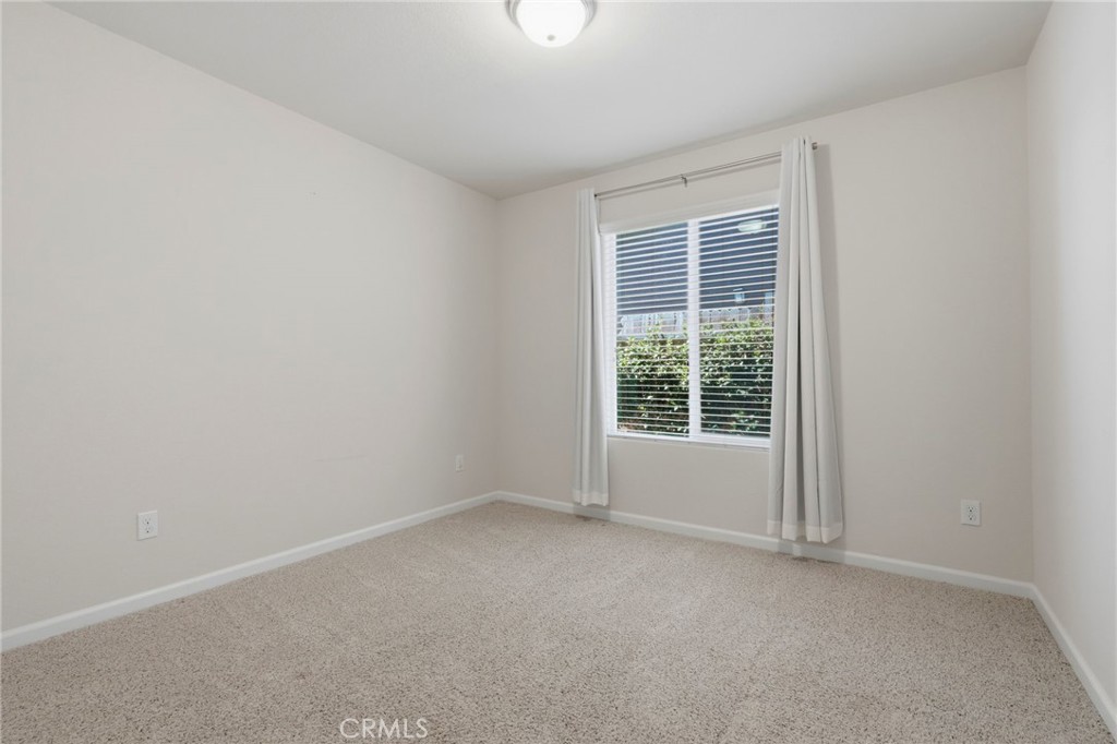 2081 Madeline Dr, Hanford, CA 93230