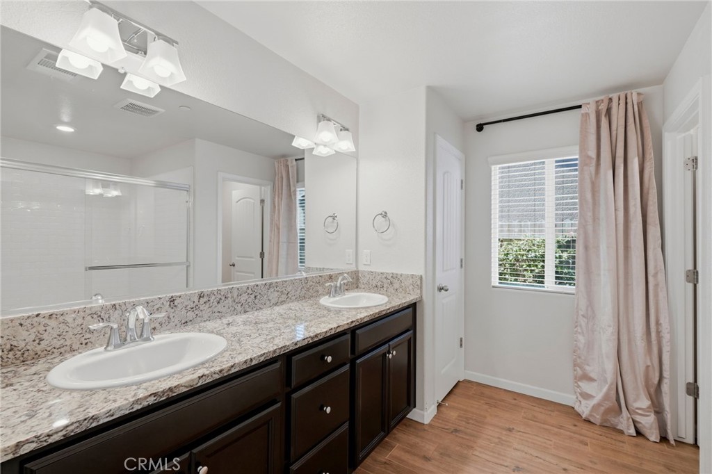 2081 Madeline Dr, Hanford, CA 93230