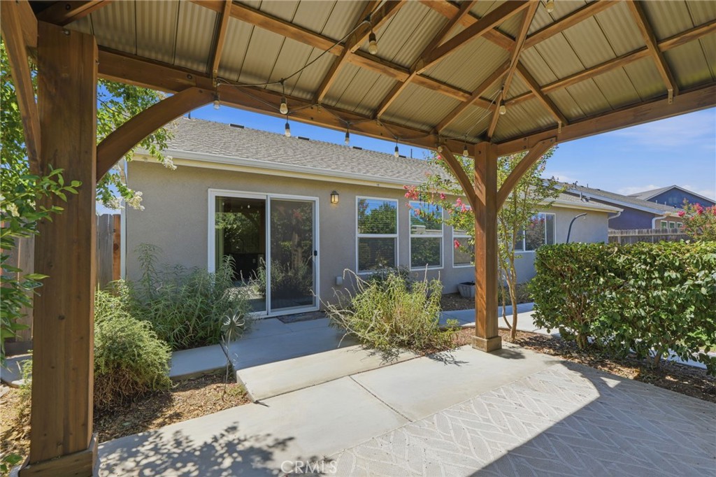 2081 Madeline Dr, Hanford, CA 93230