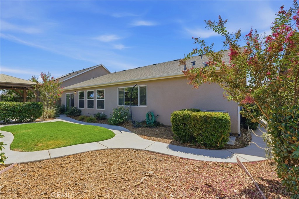 2081 Madeline Dr, Hanford, CA 93230