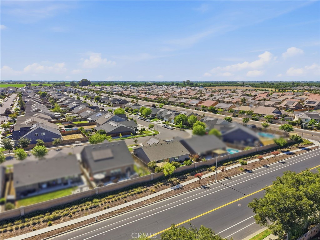 2081 Madeline Dr, Hanford, CA 93230