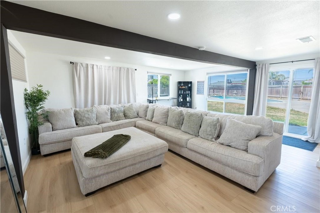 10955 Abby Ln, Hanford, CA 93230