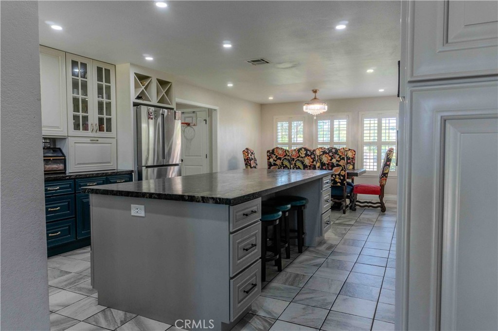 1042 Robinson Ct, Hanford, CA 93230