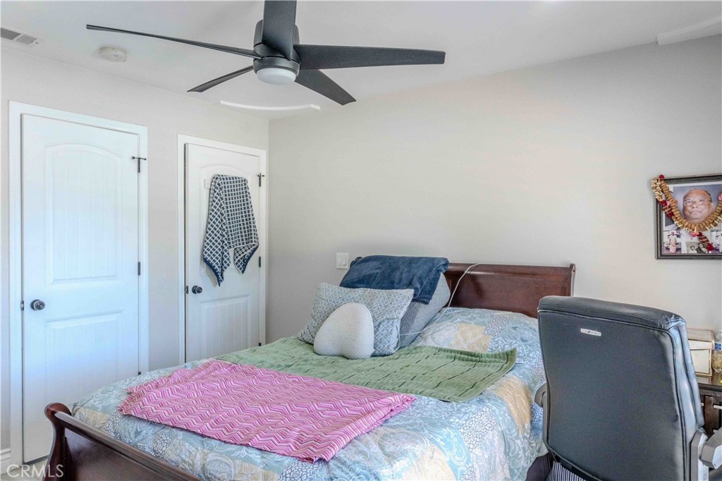 1042 Robinson Ct, Hanford, CA 93230