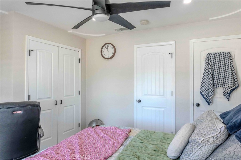 1042 Robinson Ct, Hanford, CA 93230