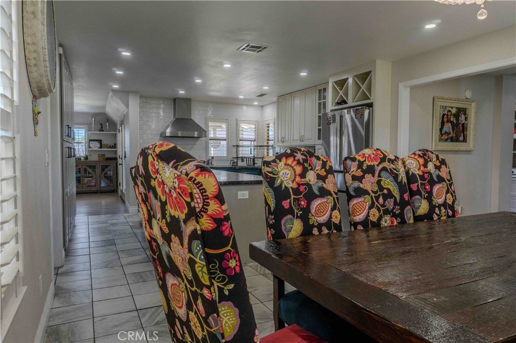 1042 Robinson Ct, Hanford, CA 93230