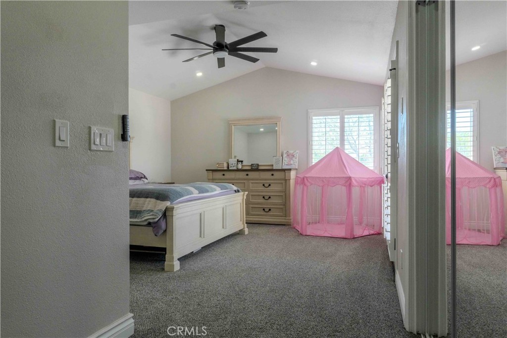1042 Robinson Ct, Hanford, CA 93230