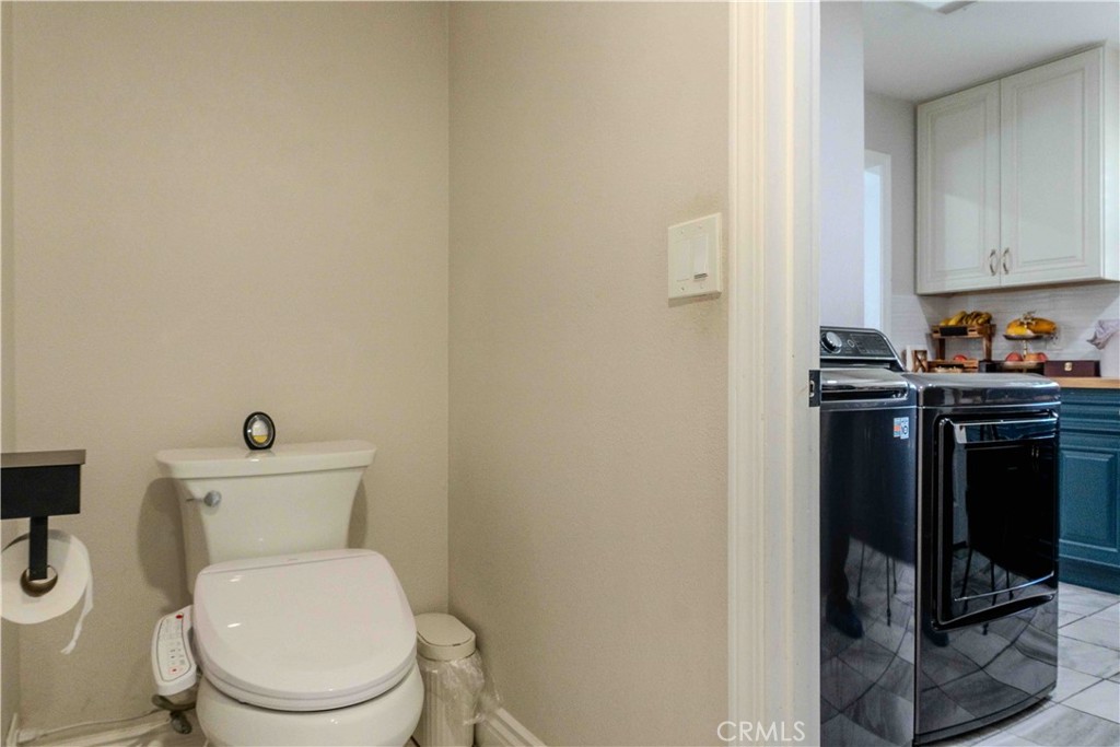 1042 Robinson Ct, Hanford, CA 93230