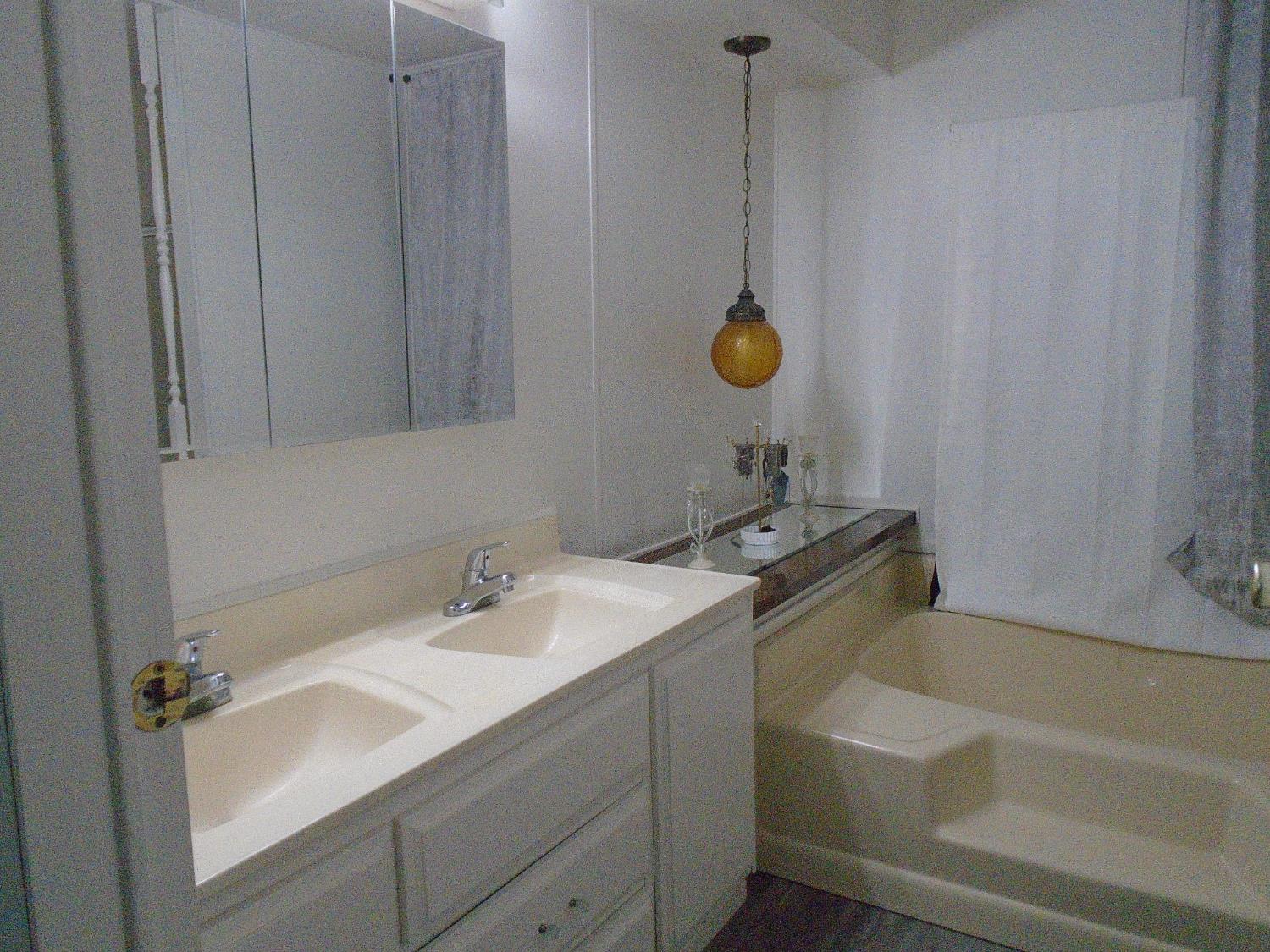 860 #80 E Grangeville Blvd #80, Hanford, CA 93230