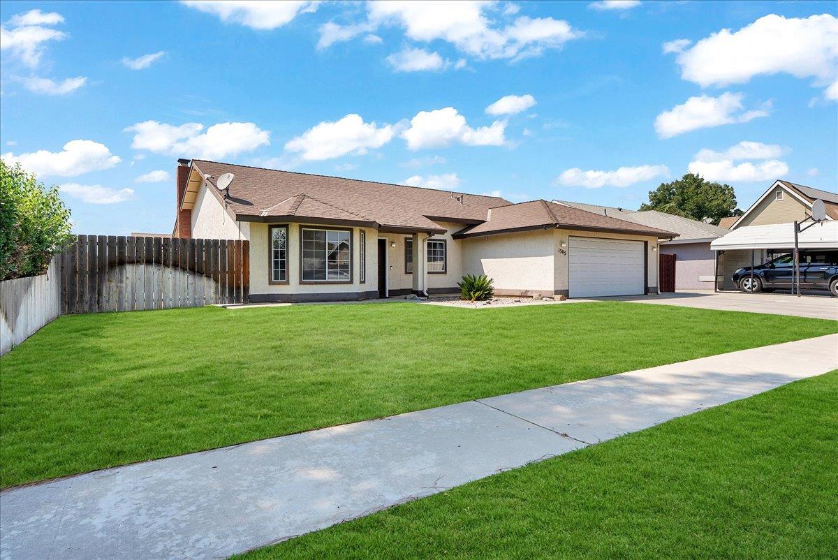 1395 Pine Dr, Lemoore, CA 93245