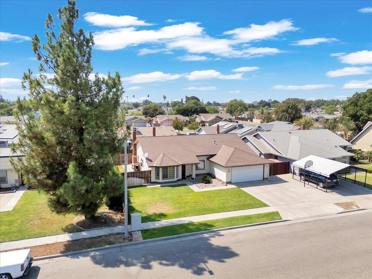 1395 Pine Dr, Lemoore, CA 93245