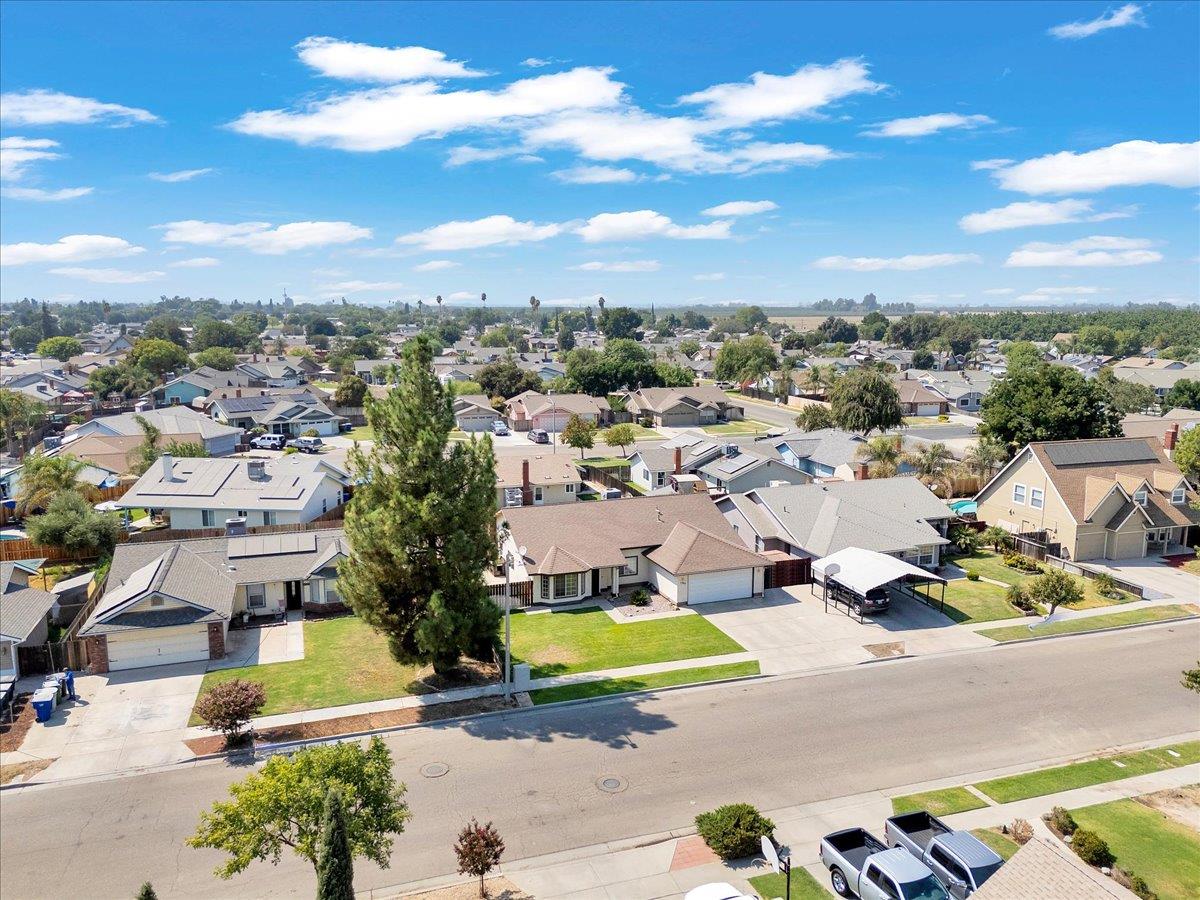 1395 Pine Dr, Lemoore, CA 93245