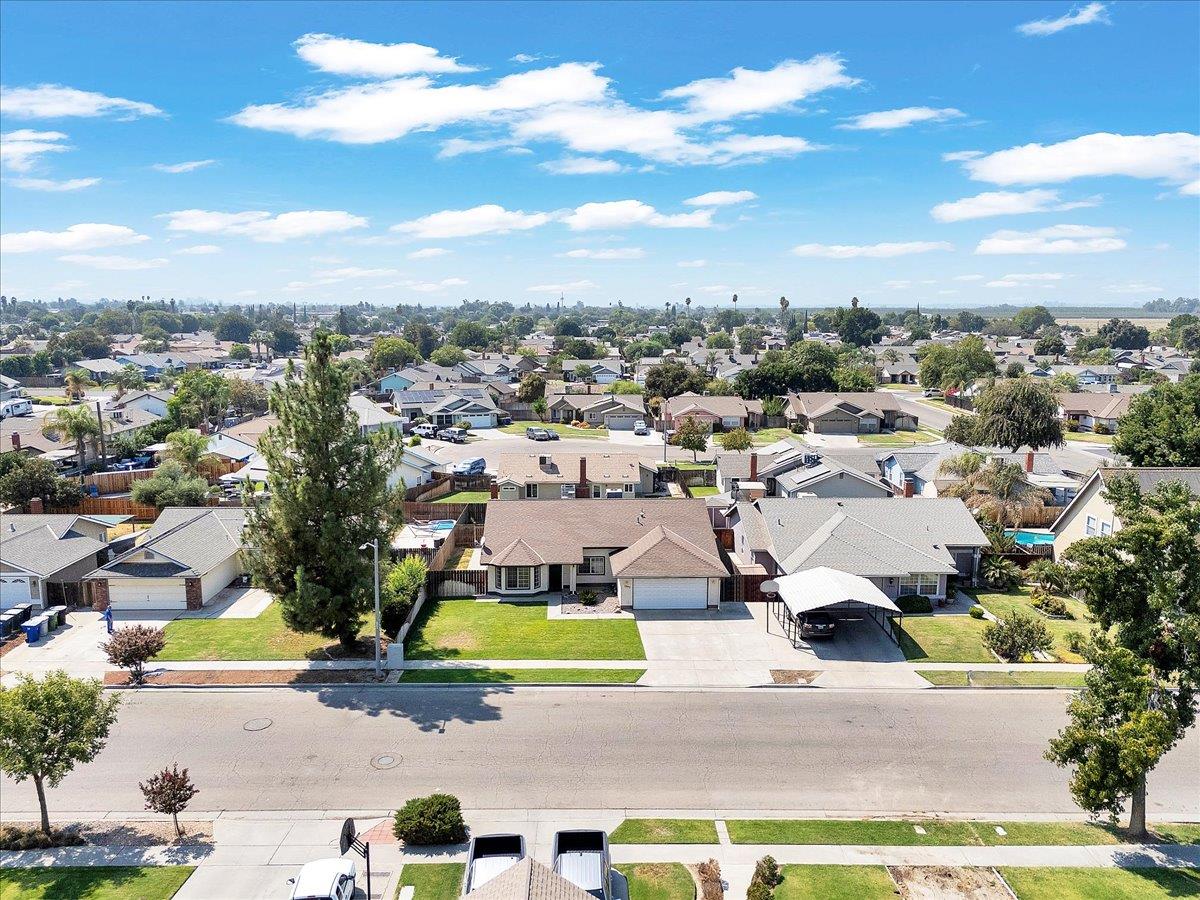 1395 Pine Dr, Lemoore, CA 93245