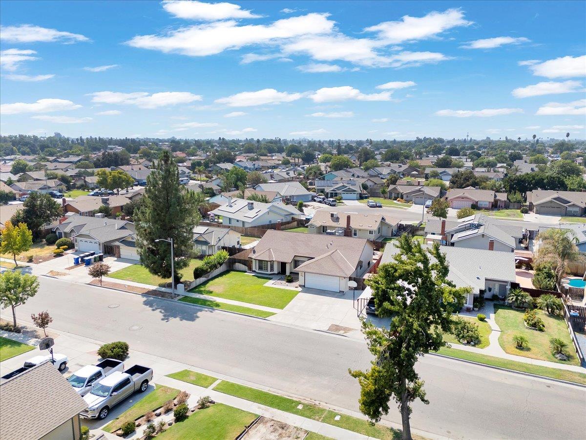 1395 Pine Dr, Lemoore, CA 93245