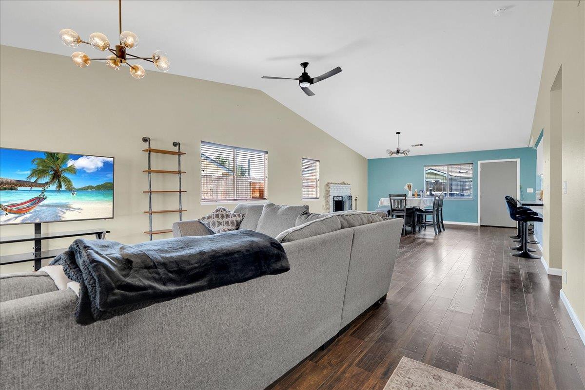 1395 Pine Dr, Lemoore, CA 93245