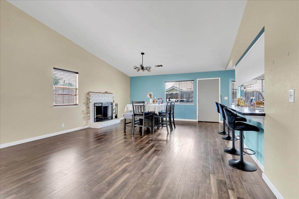 1395 Pine Dr, Lemoore, CA 93245