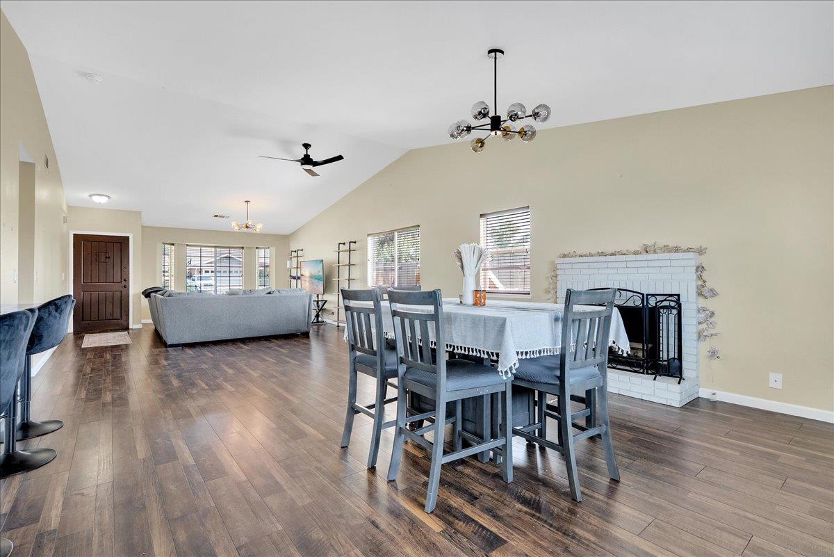 1395 Pine Dr, Lemoore, CA 93245