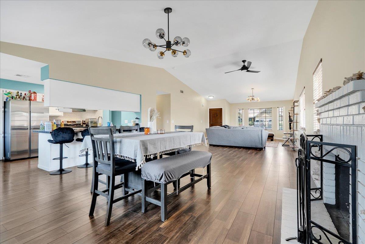 1395 Pine Dr, Lemoore, CA 93245