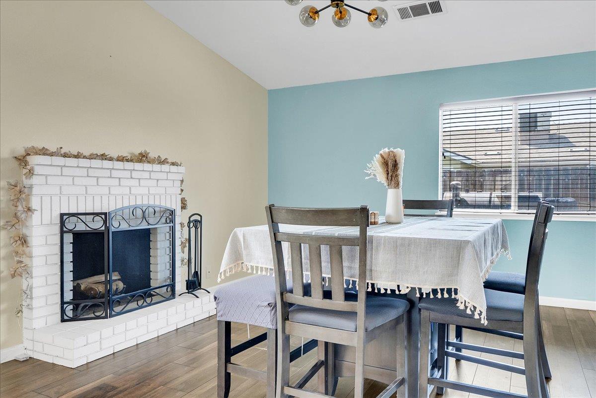 1395 Pine Dr, Lemoore, CA 93245