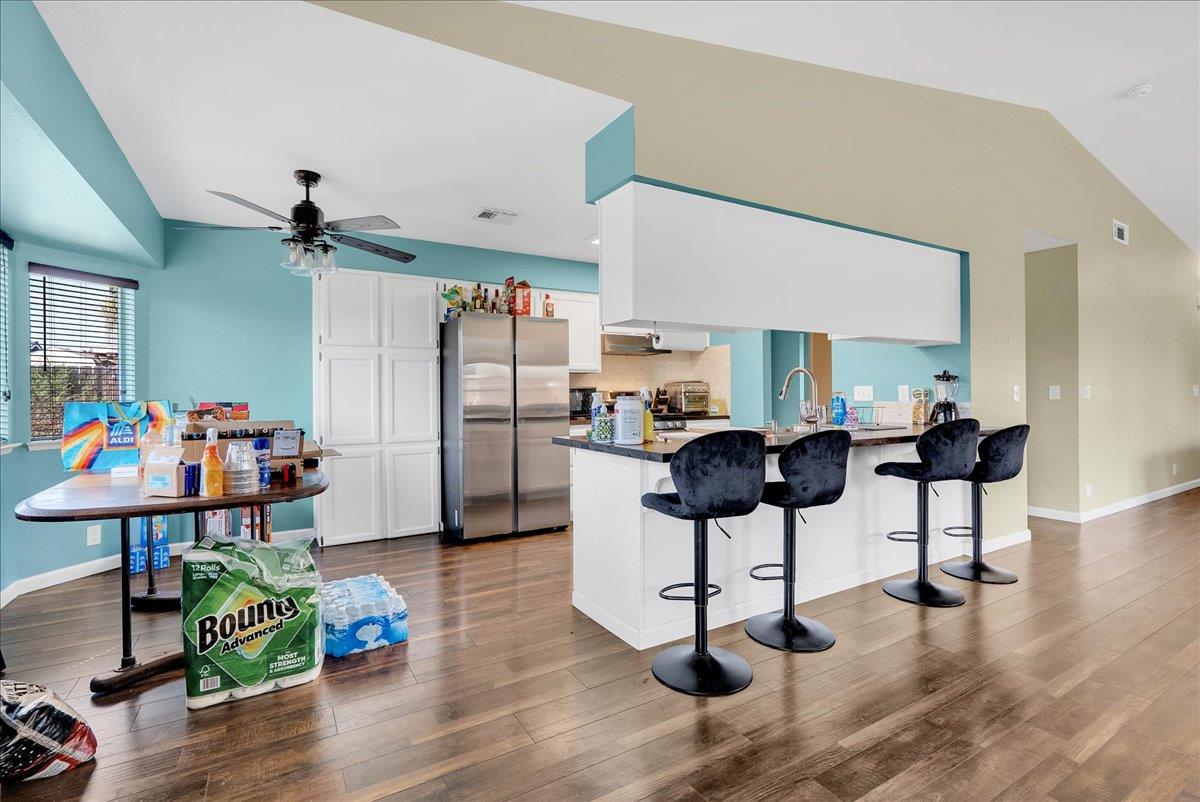 1395 Pine Dr, Lemoore, CA 93245