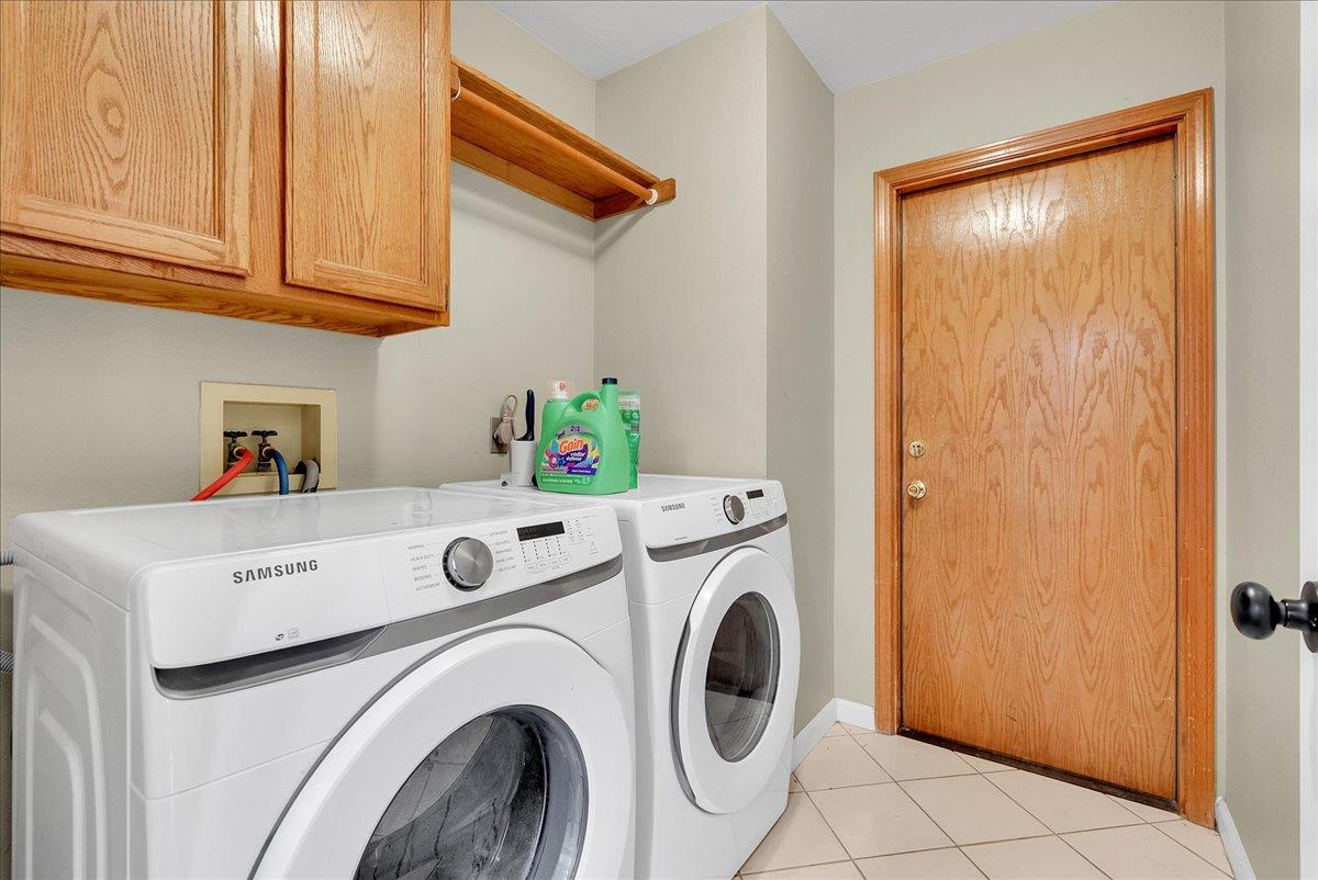 1395 Pine Dr, Lemoore, CA 93245