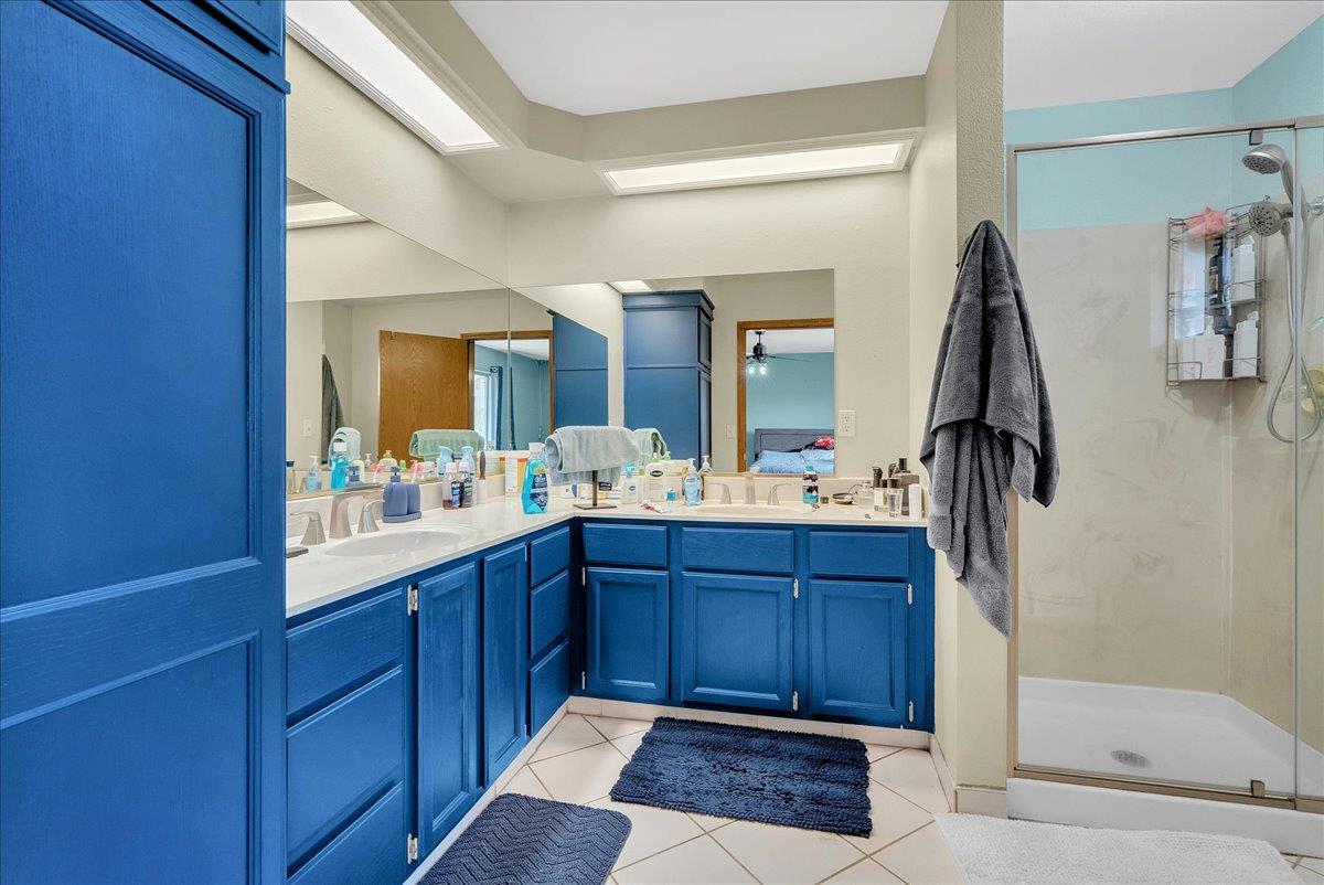 1395 Pine Dr, Lemoore, CA 93245