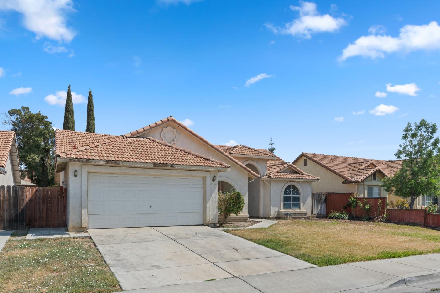 2066 Hastings Dr, Los Banos, CA 93635