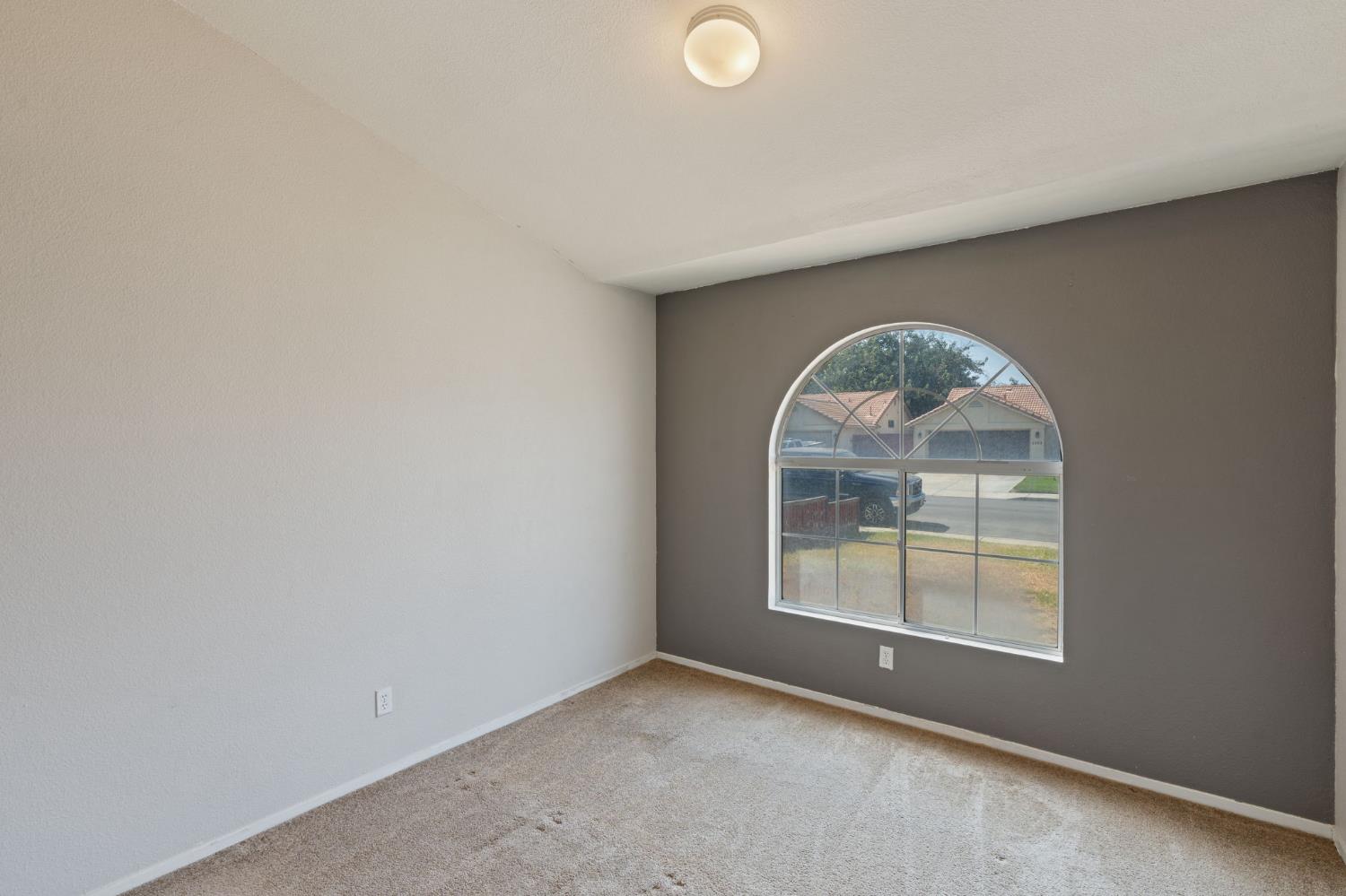 2066 Hastings Dr, Los Banos, CA 93635