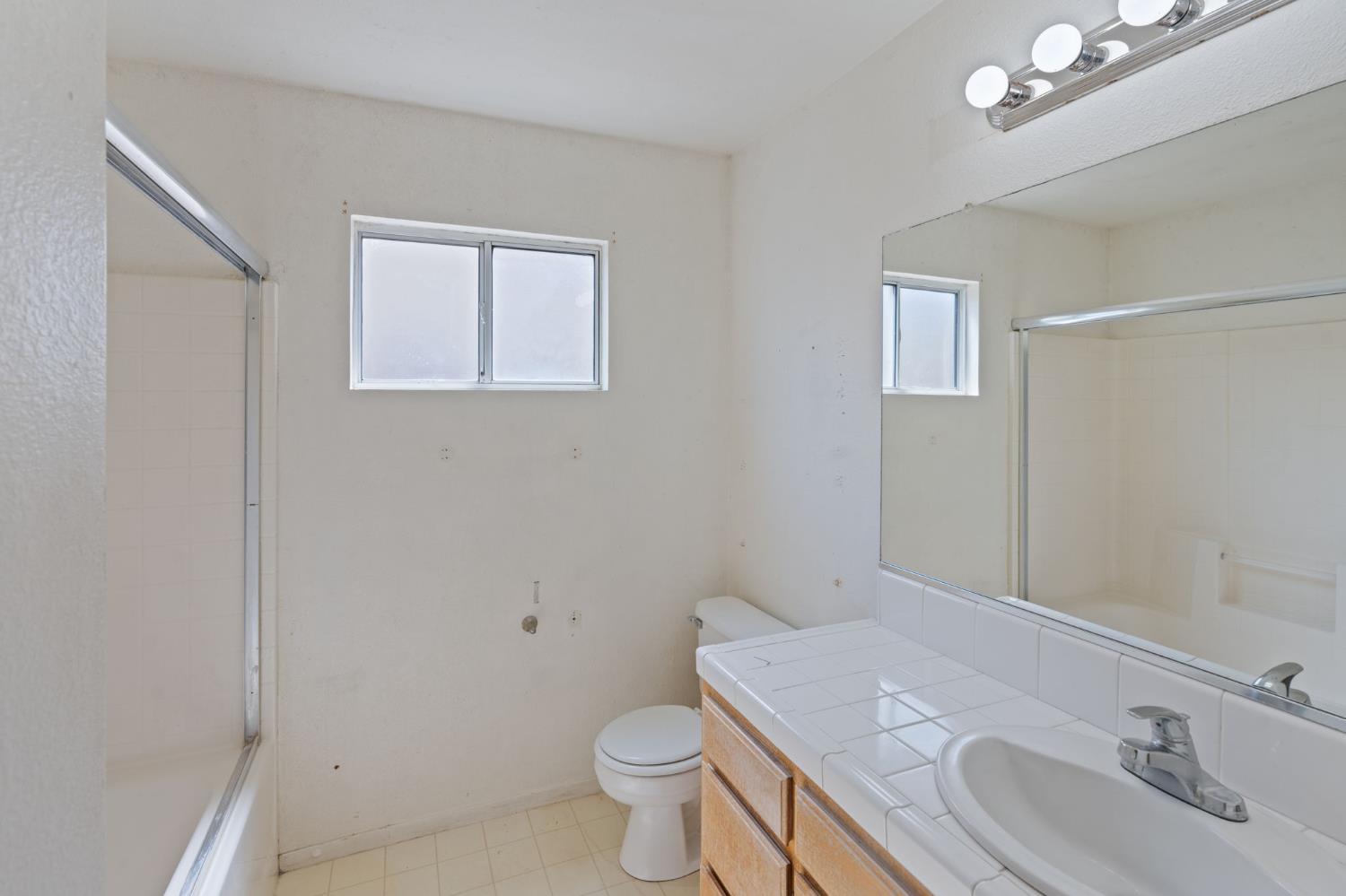 2066 Hastings Dr, Los Banos, CA 93635