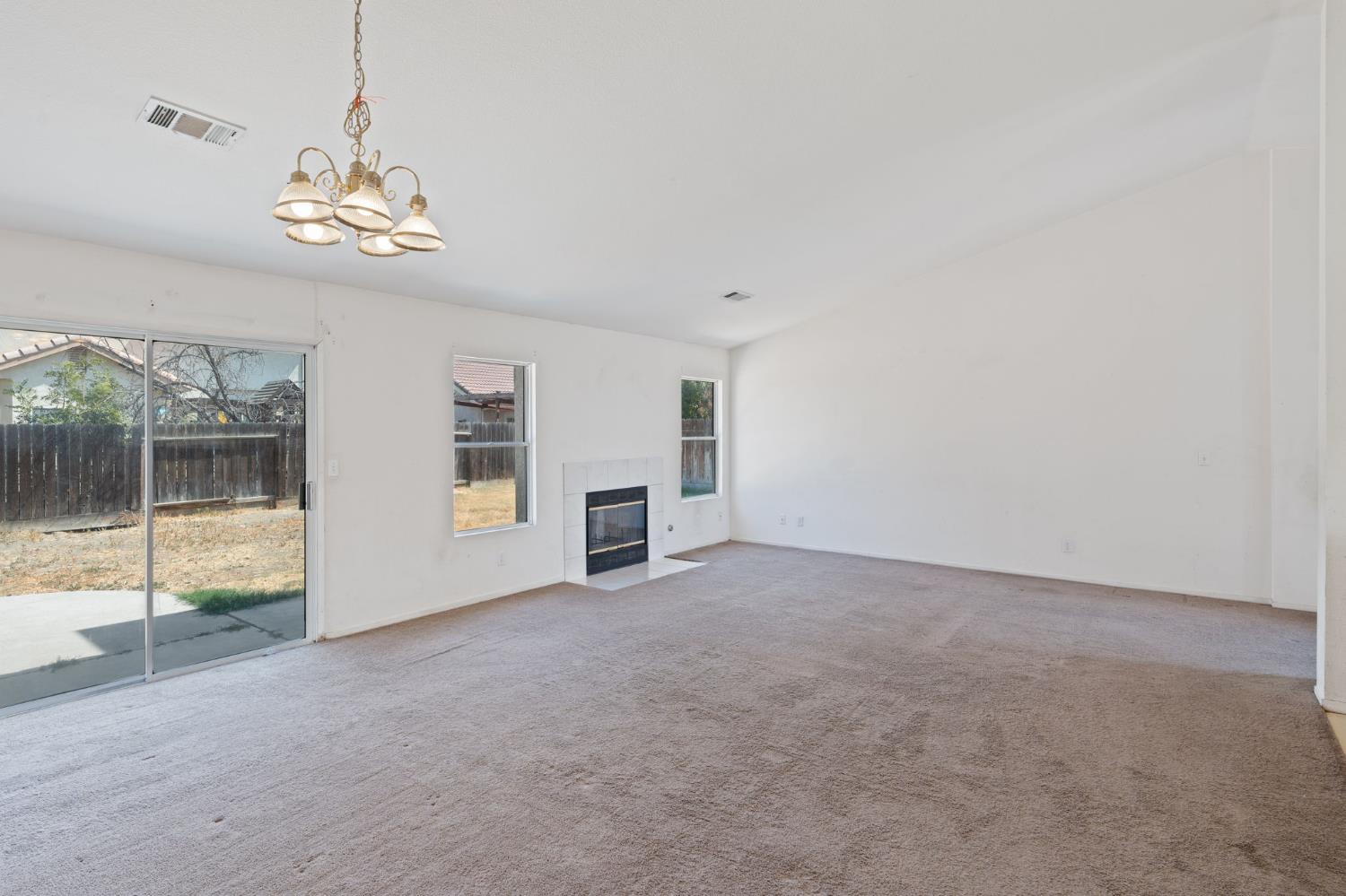 2066 Hastings Dr, Los Banos, CA 93635