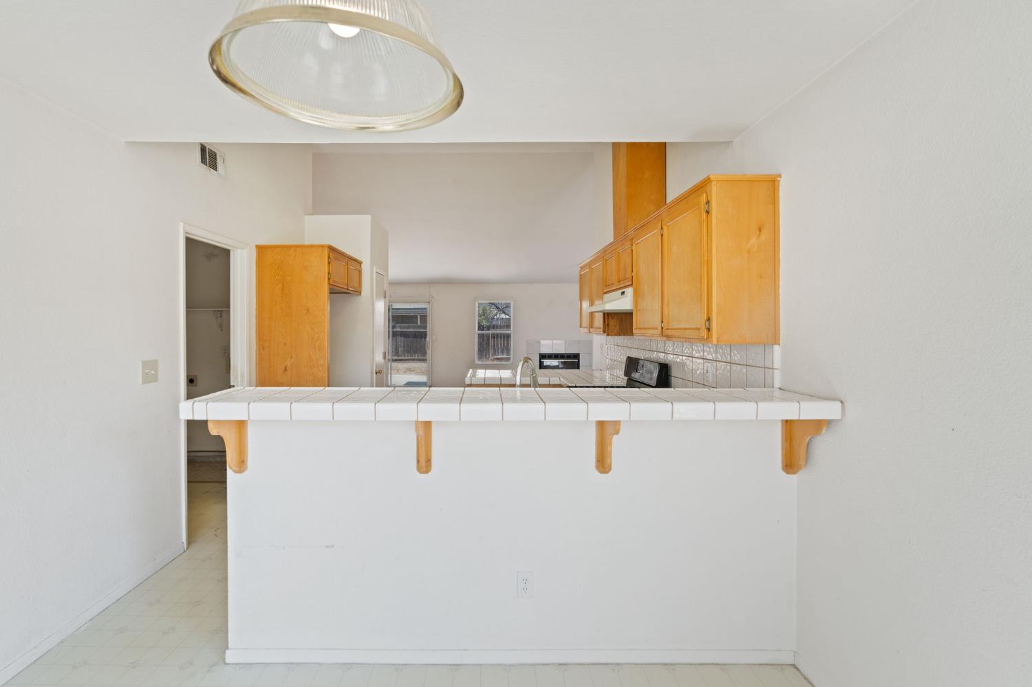 2066 Hastings Dr, Los Banos, CA 93635