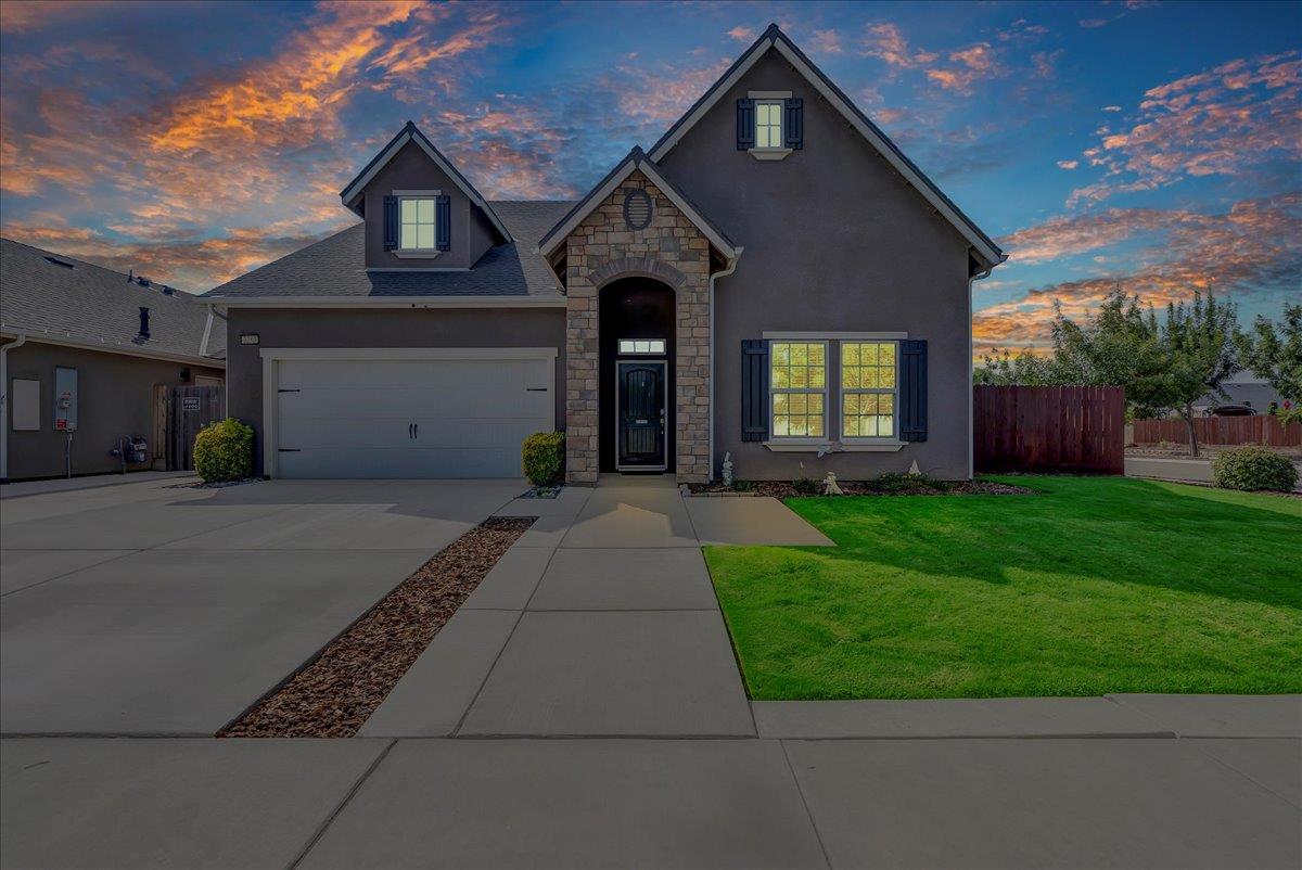 2283 W Andrew Ln, Hanford, CA 93230