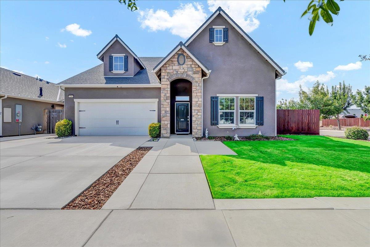 2283 W Andrew Ln, Hanford, CA 93230
